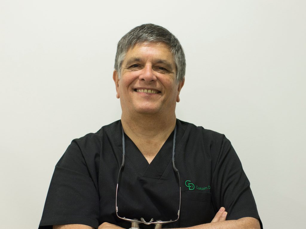 Dr. Jorge Schiavone. 
Director de Custom Dental